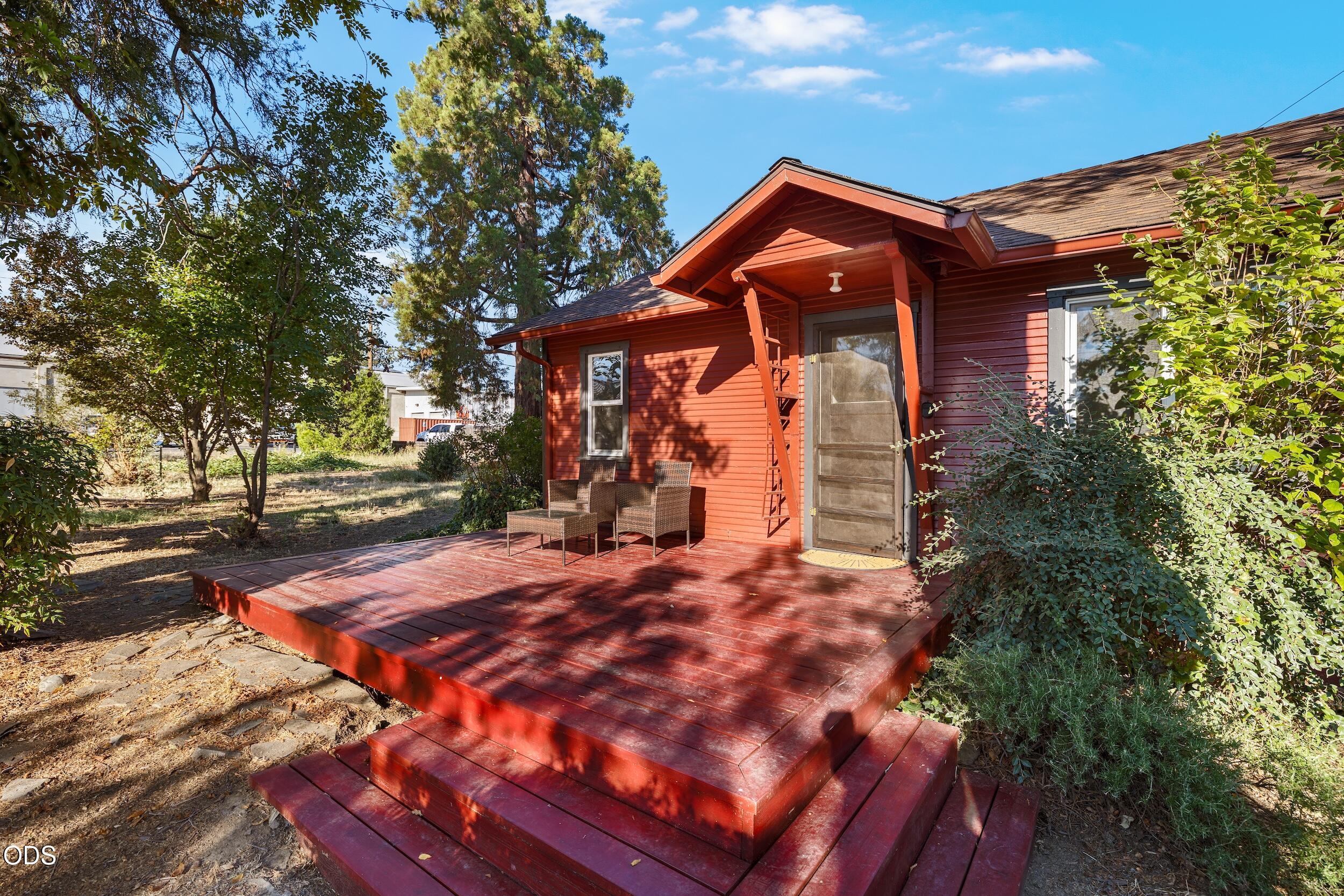 105 Maple Street Phoenix, OR 97535 - Photo 3 of 22 Gallery Image 3