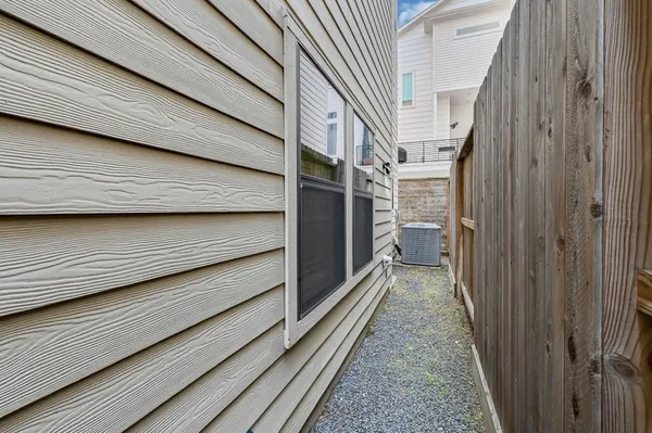 $2,600 | 3306 McKinney Street, Houston, TX 77003