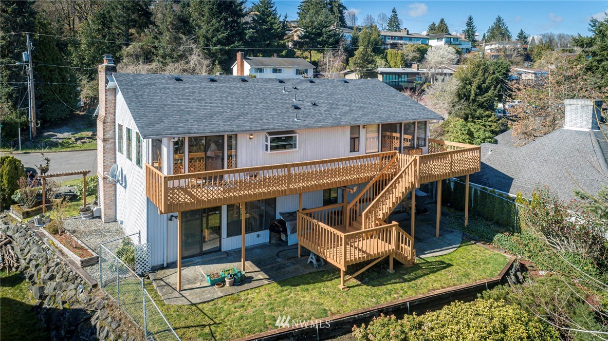 504 Seneca Avenue Northwest Renton, WA 98057 - Photo 3 of 9 Gallery Image 3
