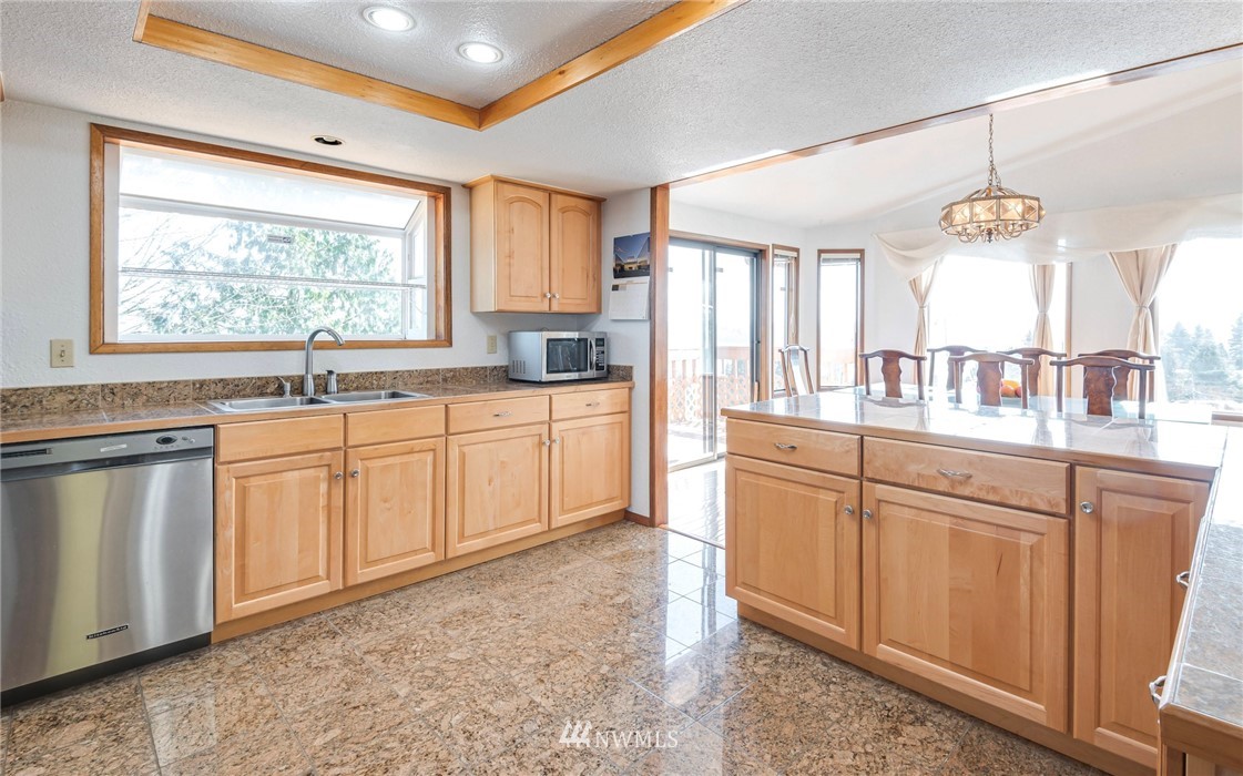 504 Seneca Avenue Northwest Renton, WA 98057 - Photo 6 of 9 Gallery Image 6