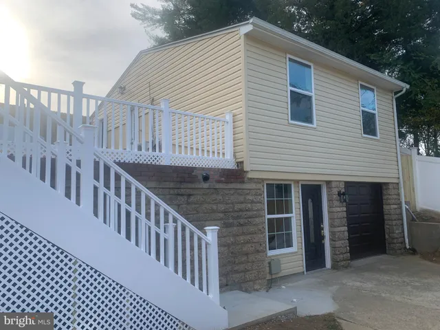 $2,900 | 6417 Knollbrook Drive, Unit 2, Hyattsville, MD 20783