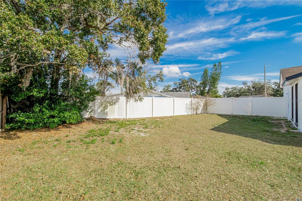 616 Highview Circle North Brandon, FL 33510 - Photo 34 of 41 a view of a backyard