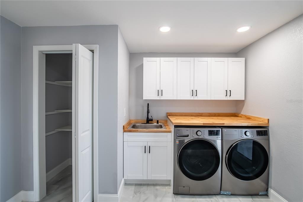 616 Highview Circle North Brandon, FL 33510 - Photo 8 of 41 a utility room with dryer and washer