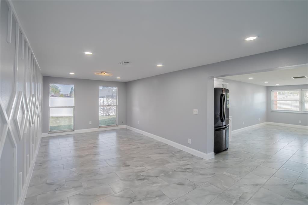 616 Highview Circle North Brandon, FL 33510 - Photo 10 of 41 a view of an empty room with a window