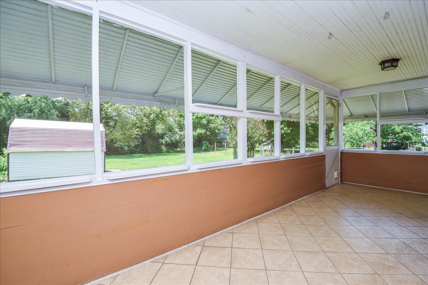 3234 Oliver Road Northeast Roanoke, VA 24012 - Photo 11 of 31 screened in porch 2