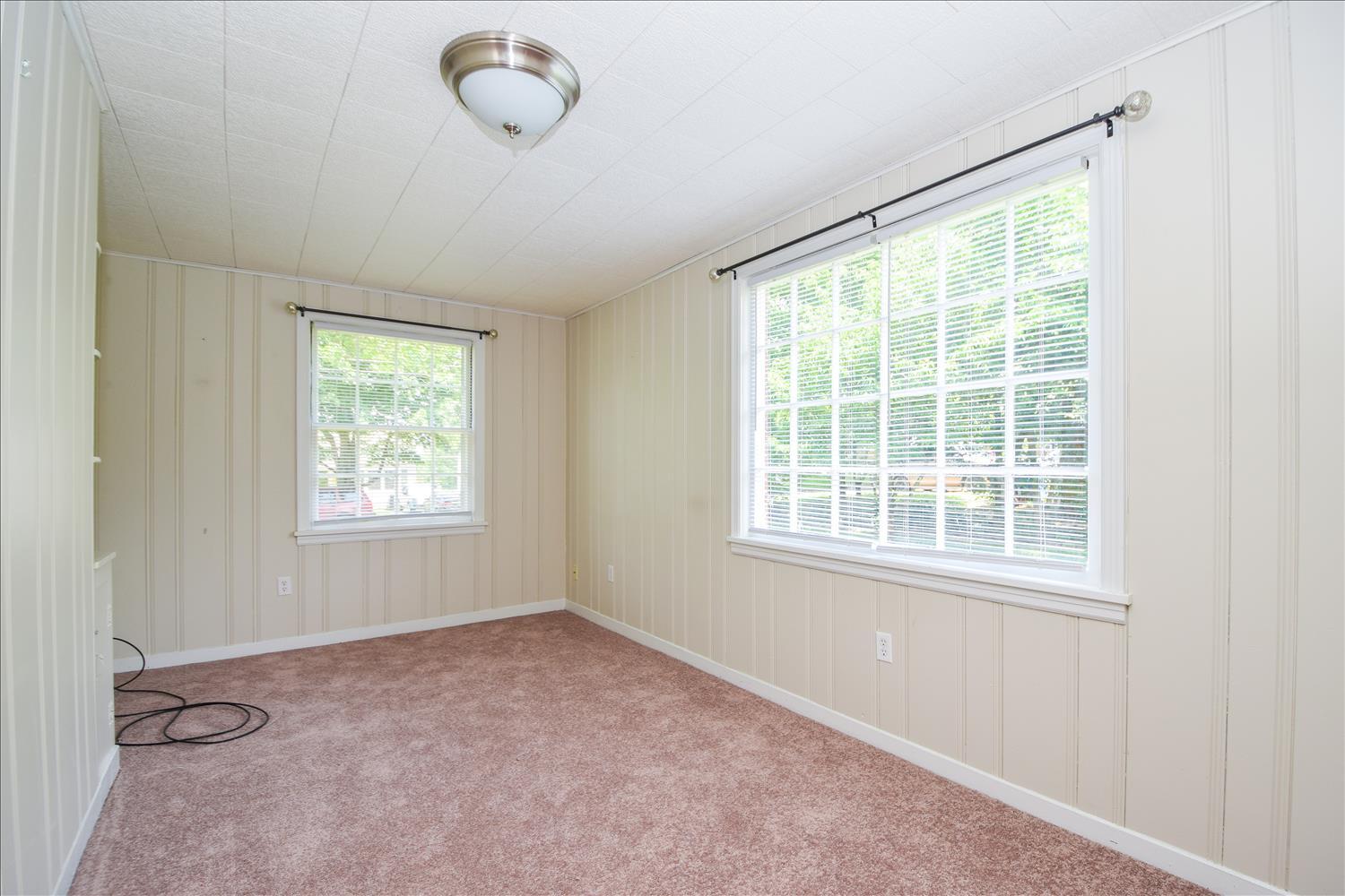 3234 Oliver Road Northeast Roanoke, VA 24012 - Photo 16 of 31 1st floor room
