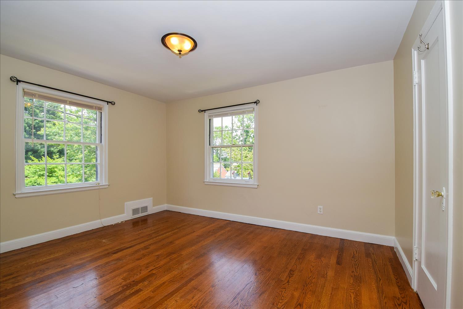 3234 Oliver Road Northeast Roanoke, VA 24012 - Photo 19 of 31 Upstairs Bedroom 2