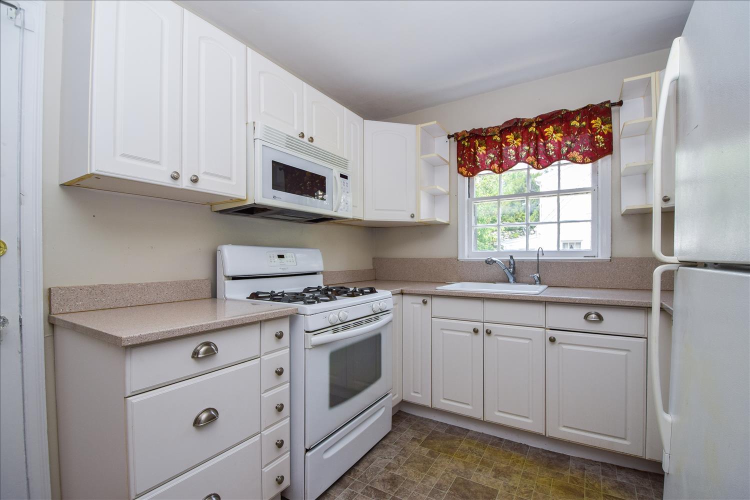 3234 Oliver Road Northeast Roanoke, VA 24012 - Photo 9 of 31 Kitchen 2