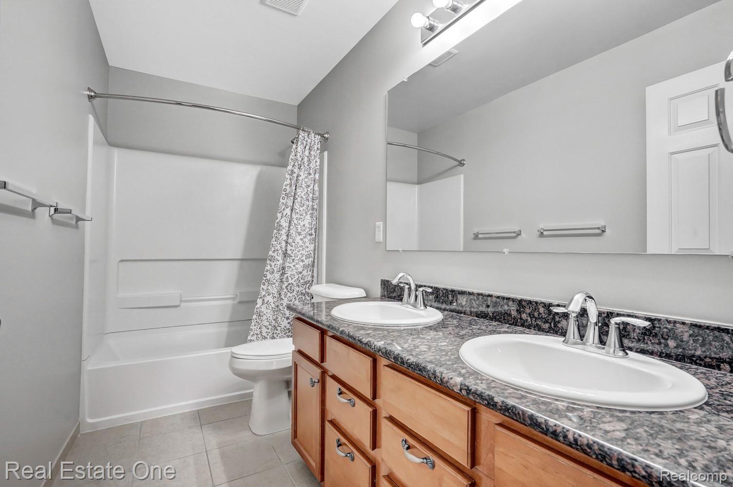 3440 Talbert Circle Rochester, MI 48307 - Photo 30 of 37 dsc09738-dsc09740.jpg
