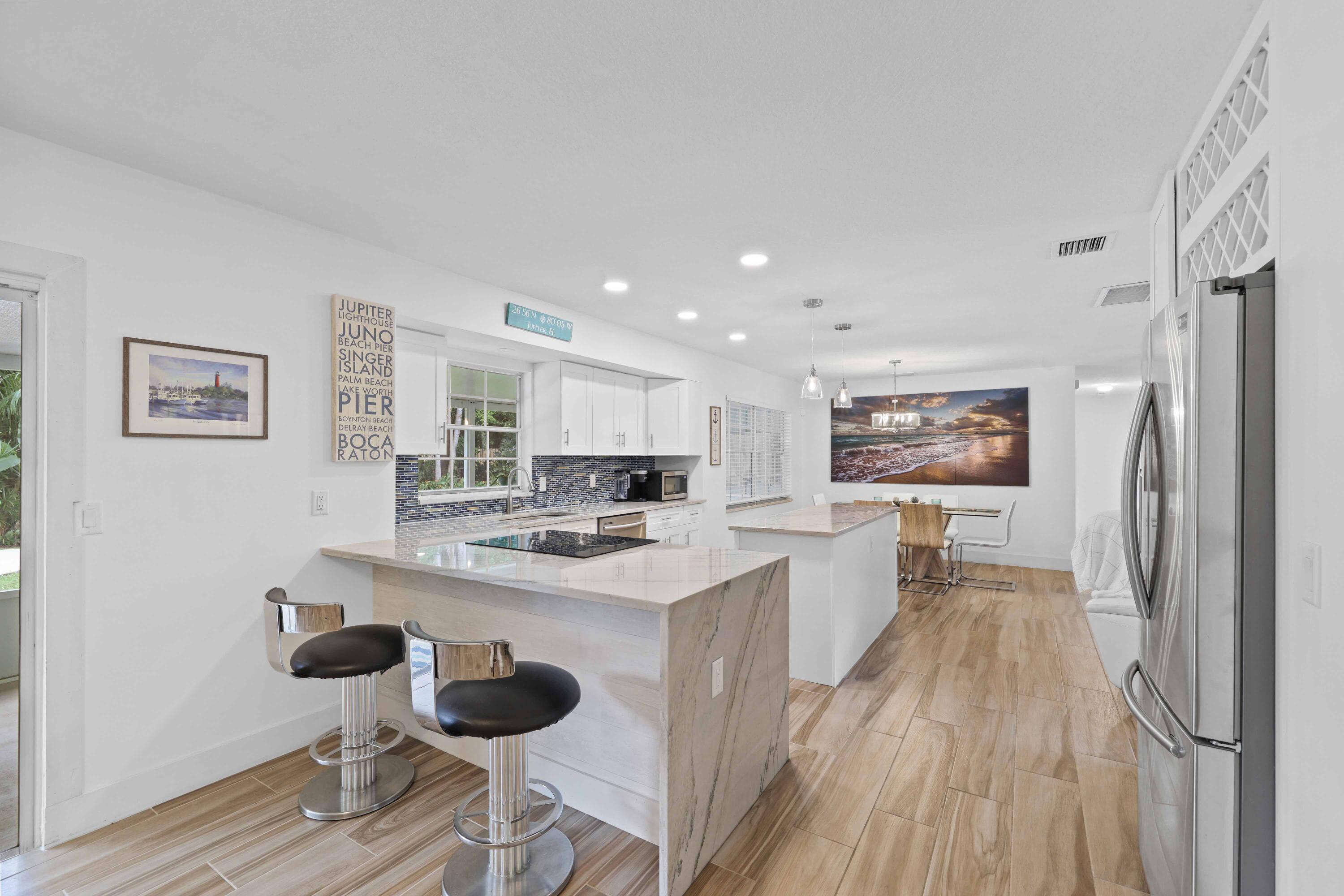 5554 Hibiscus Road Jupiter, FL 33458 - Photo 21 of 66 Kitchen Bar