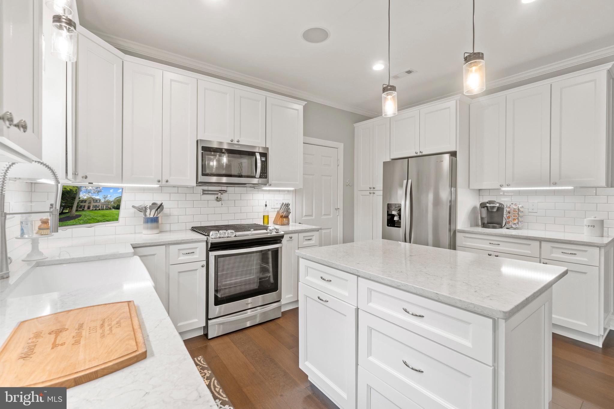 1357 Old Water Oak Point Road Pasadena, MD 21122 - Photo 5 of 50 Gallery Image 5