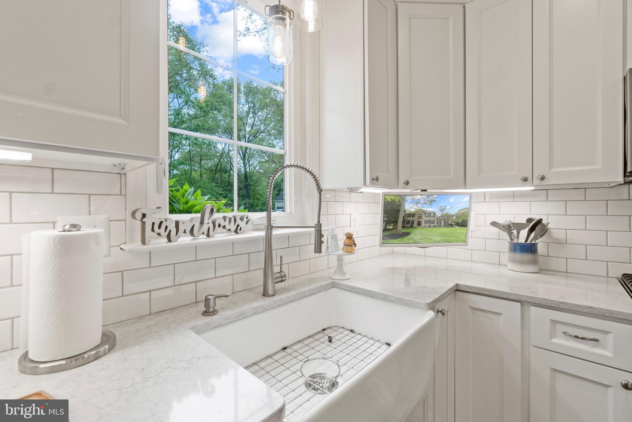 1357 Old Water Oak Point Road Pasadena, MD 21122 - Photo 7 of 50 Gallery Image 7