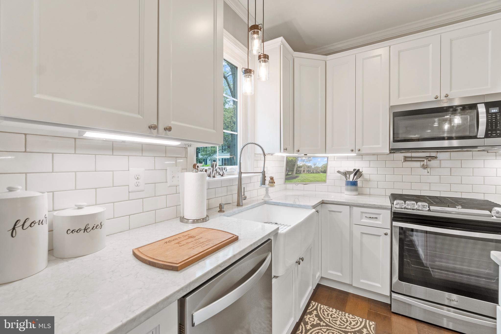 1357 Old Water Oak Point Road Pasadena, MD 21122 - Photo 8 of 50 Gallery Image 8