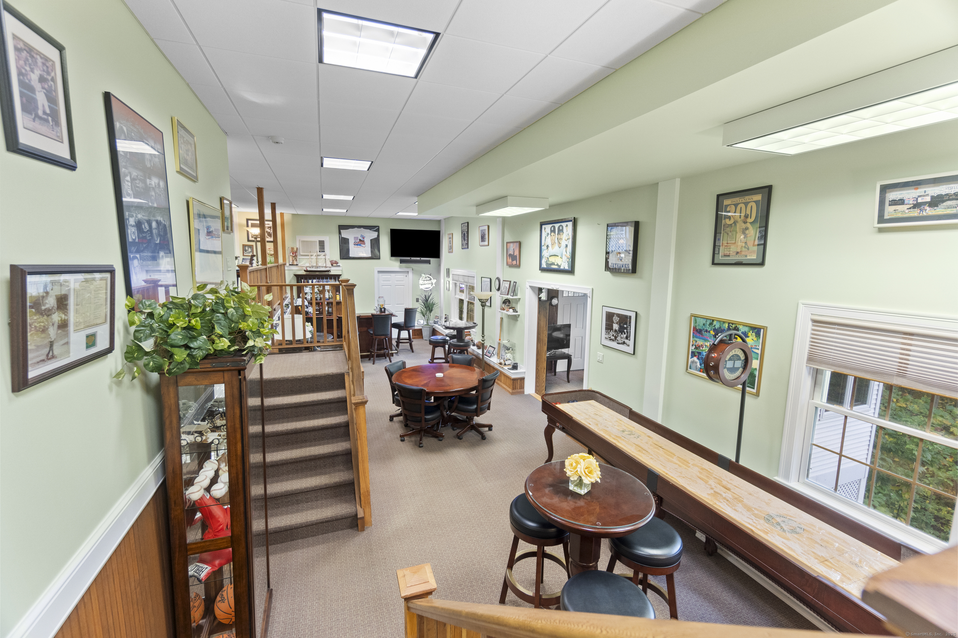 38 Sportsman Hill Road Madison, CT 06443 - Photo 33 of 40 a living room with furniture and a potted plant