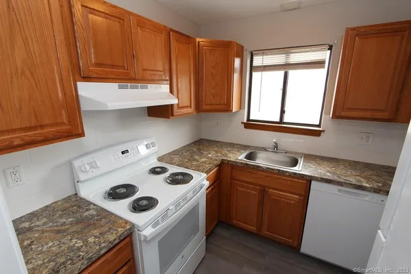 $1,800 | 1400 Meriden Road, Unit 52, Waterbury, CT 06705