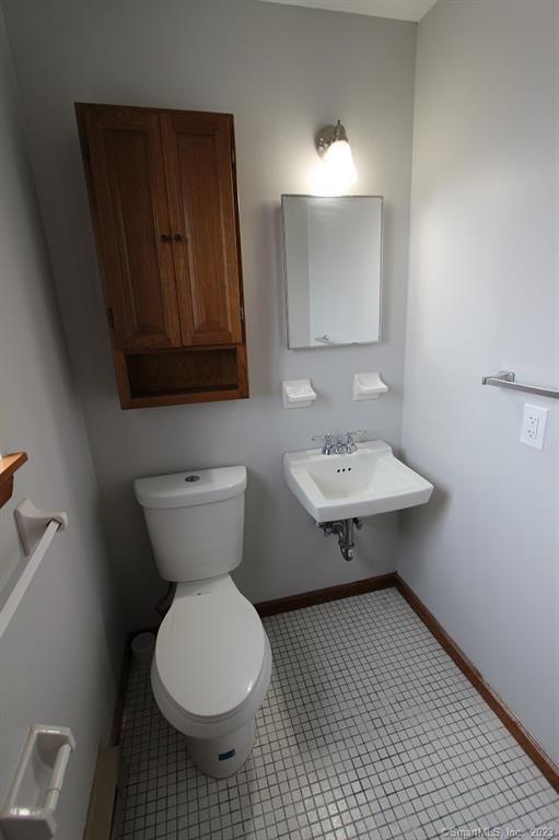 1400 Meriden Road, Unit 52 Waterbury, CT 06705 - Photo 10 of 21 Half bath