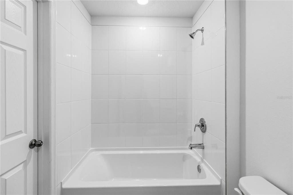 4571 Range Land Way St. Cloud, FL 34772 - Photo 26 of 43 a bathroom with a bathtub