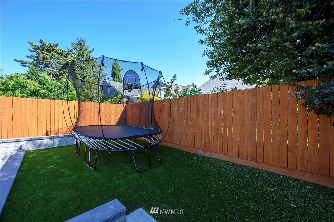 1421 North 48th Street Seattle, WA 98103 - Photo 23 of 24 Gallery Image 23