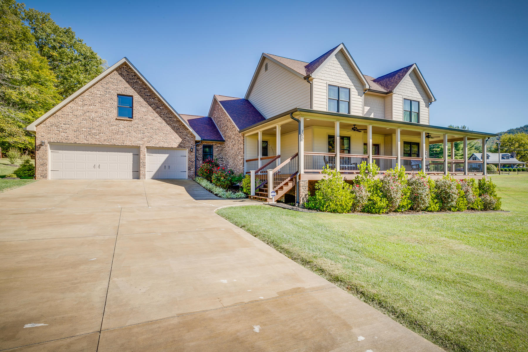 103 Marbleton Road Unicoi, TN 37601 - Photo 2 of 69 002