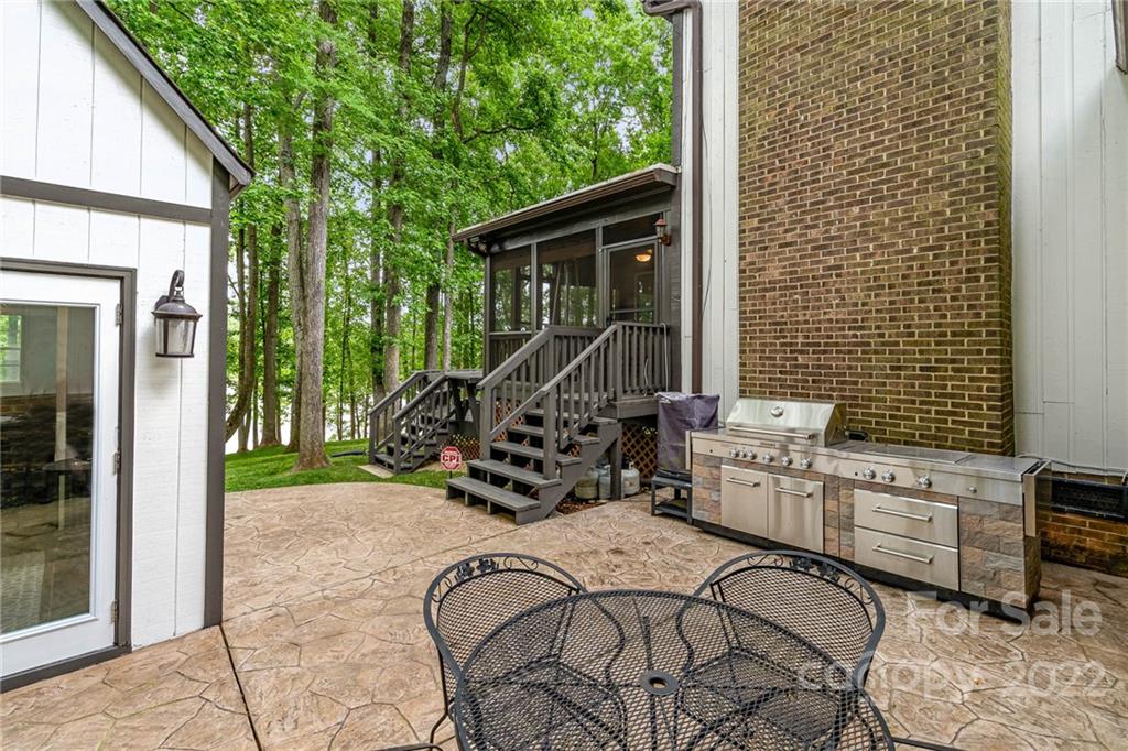 4525 Rounding Run Road Charlotte, NC 28277 - Photo 33 of 44 a view of a chair and tables in the balcony