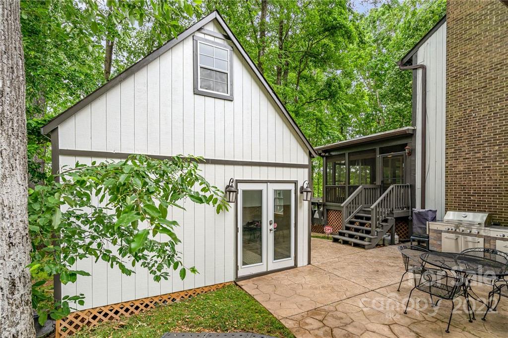 4525 Rounding Run Road Charlotte, NC 28277 - Photo 35 of 44 a view of backyard with a patio and a garden