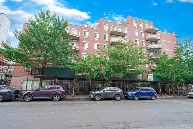 $668,000 | 35-06 Leavitt Street, Unit 3K | Flushing