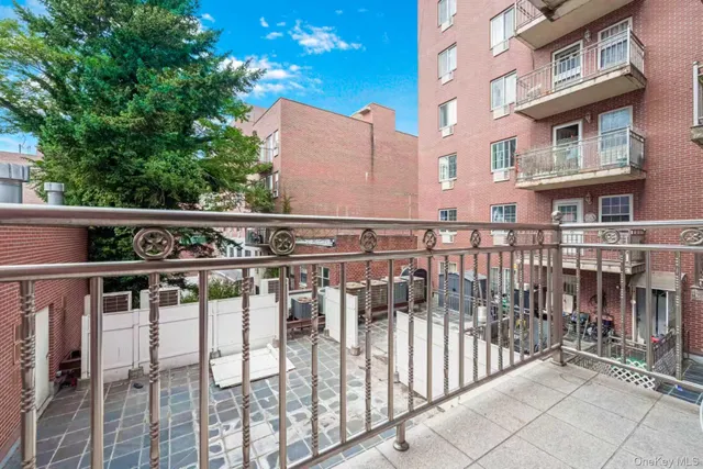 $668,000 | 35-06 Leavitt Street, Unit 3K | Flushing