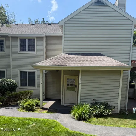$217,500 | 215 Monmouth Way, Clifton Park, NY 12065