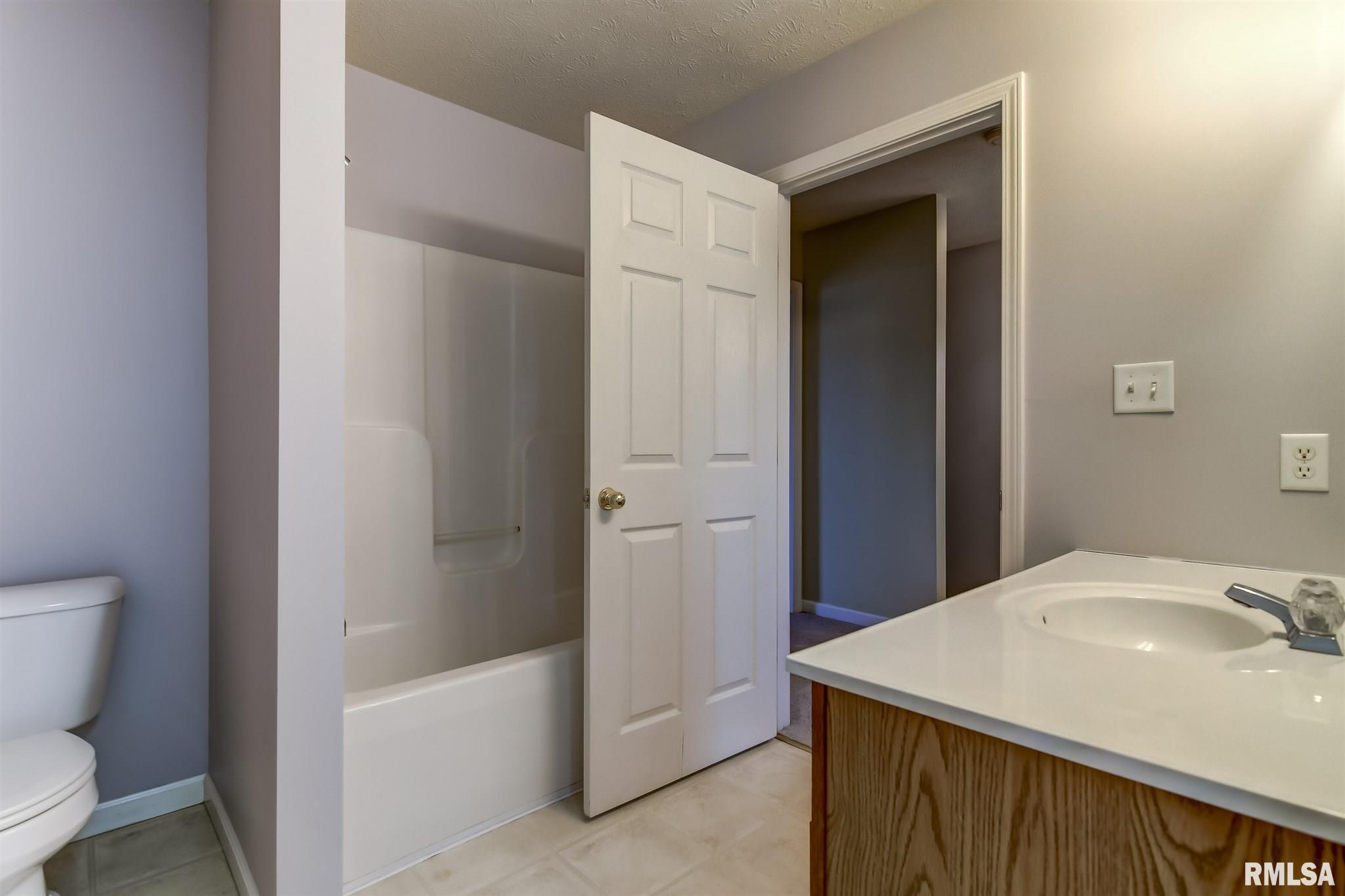 3704 Cranleigh Boulevard Springfield, IL 62712 - Photo 31 of 34 Gallery Image 31