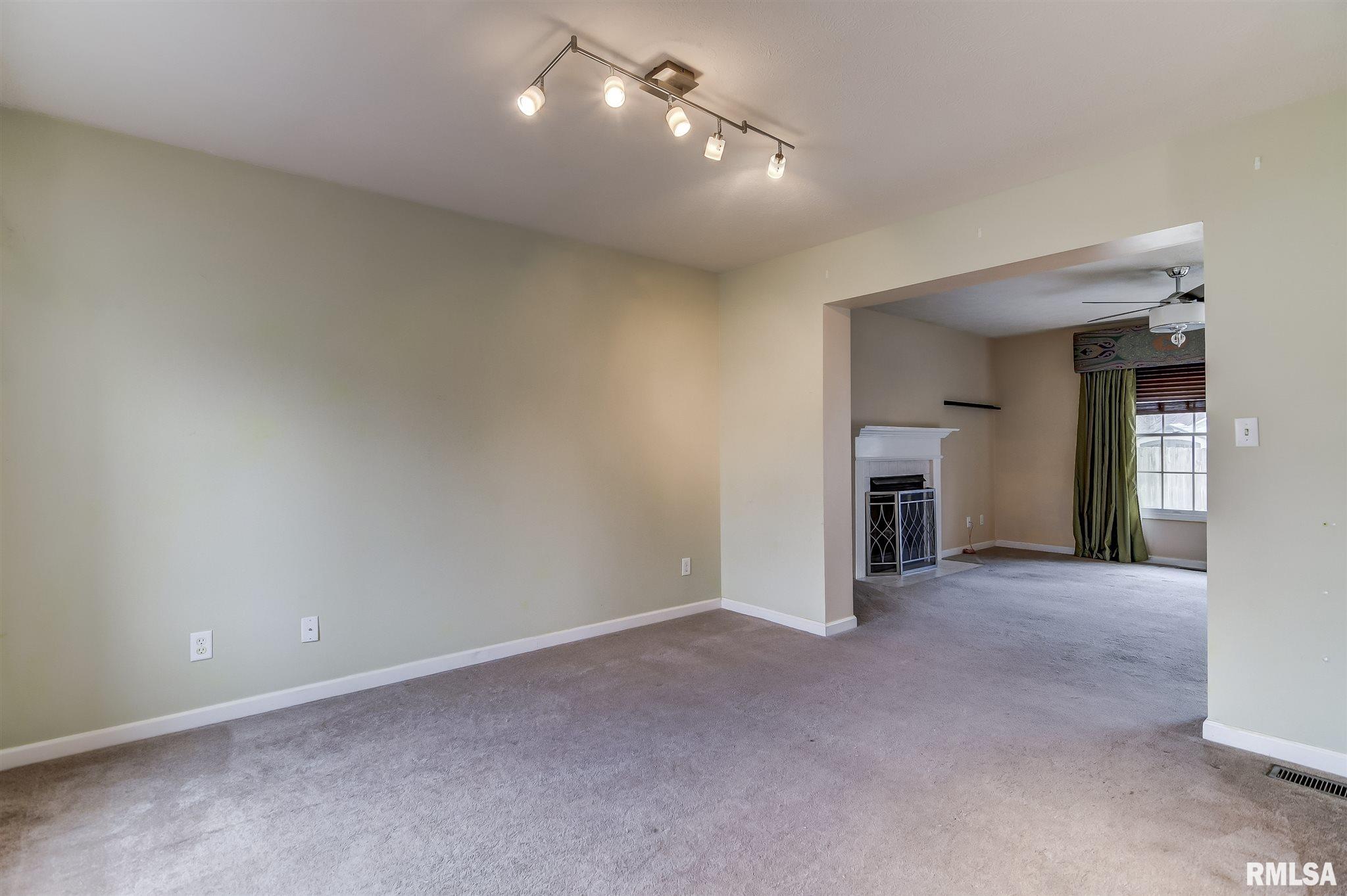 3704 Cranleigh Boulevard Springfield, IL 62712 - Photo 4 of 34 Gallery Image 4