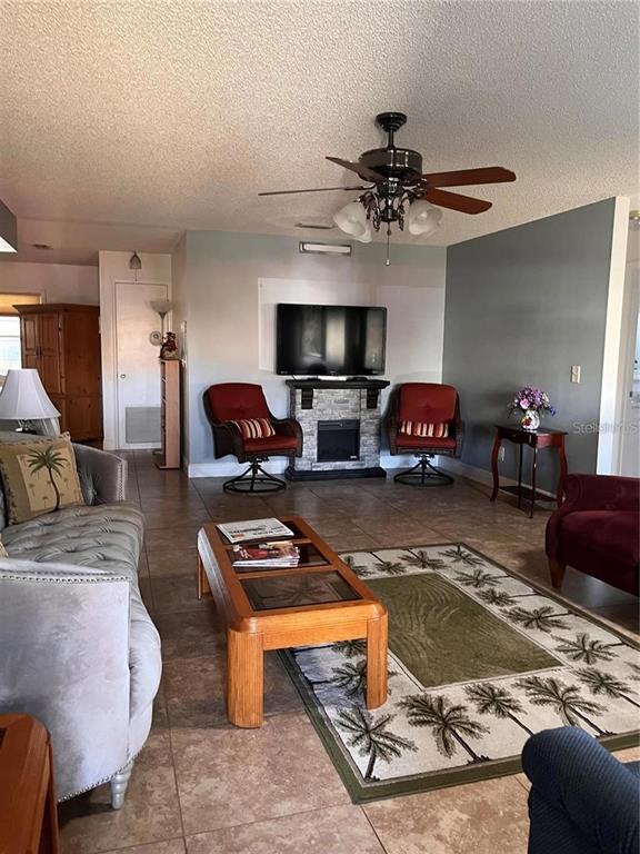 8757 Southwest 97th Lane Road, Unit C Ocala, FL 34481 - Photo 4 of 21