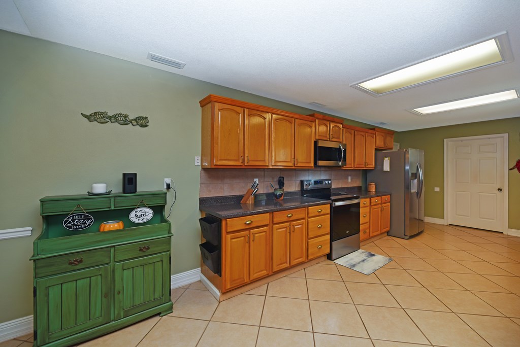 613 Collins Road Dothan, AL 36305 - Photo 10 of 41 Kitchen