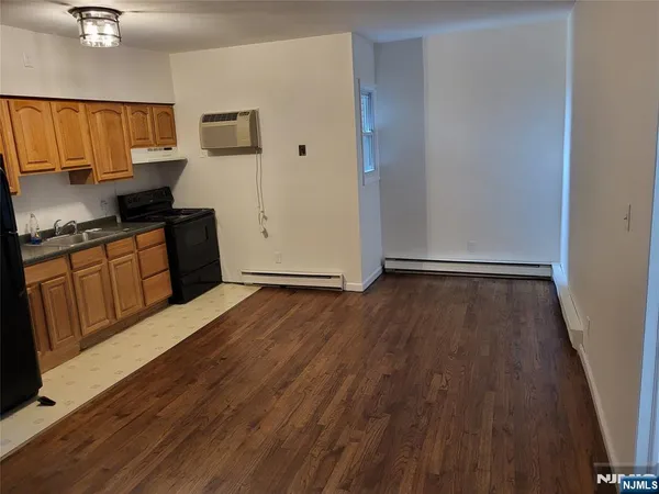 $1,400 | 405 Hackensack Street, Unit 1, Carlstadt, NJ 07072