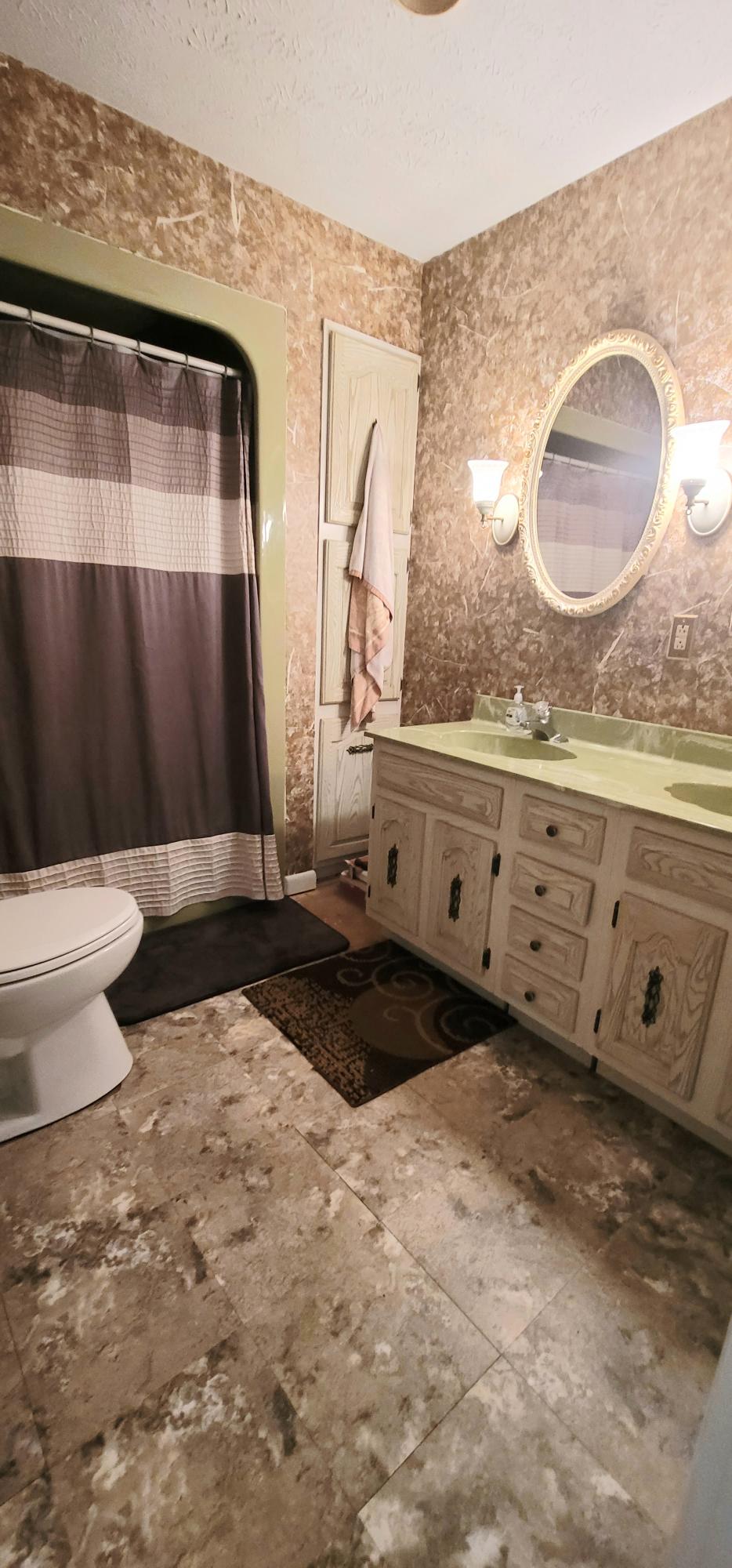 8110 Barbourville Road London, KY 40744 - Photo 16 of 24 Hallway Full Bathroom