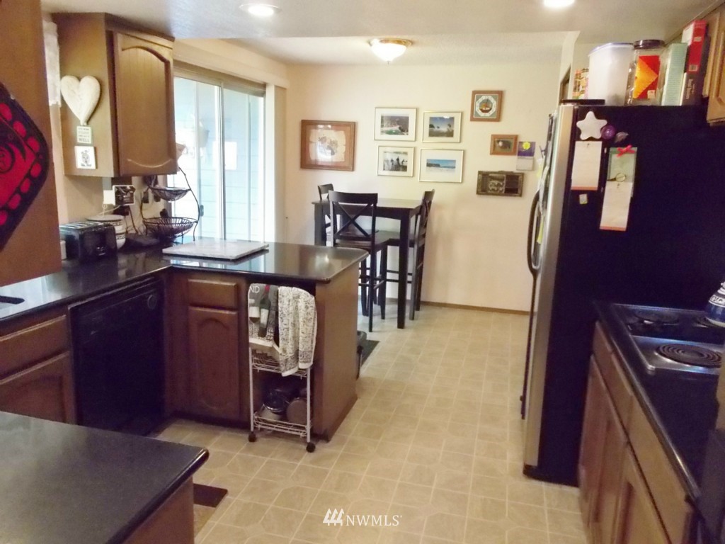 16719 22nd Avenue Southeast Bothell, WA 98012 - Photo 7 of 25 Gallery Image 7