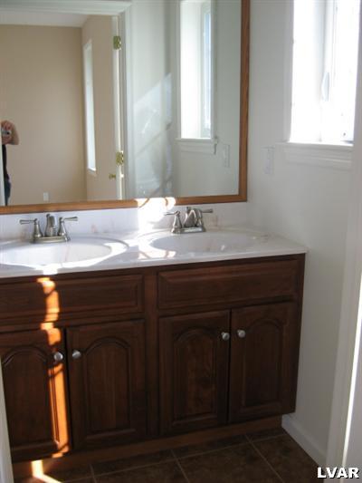 8123 Cays Road Stroudsburg, PA 18360 - Photo 6 of 12 Master Bath