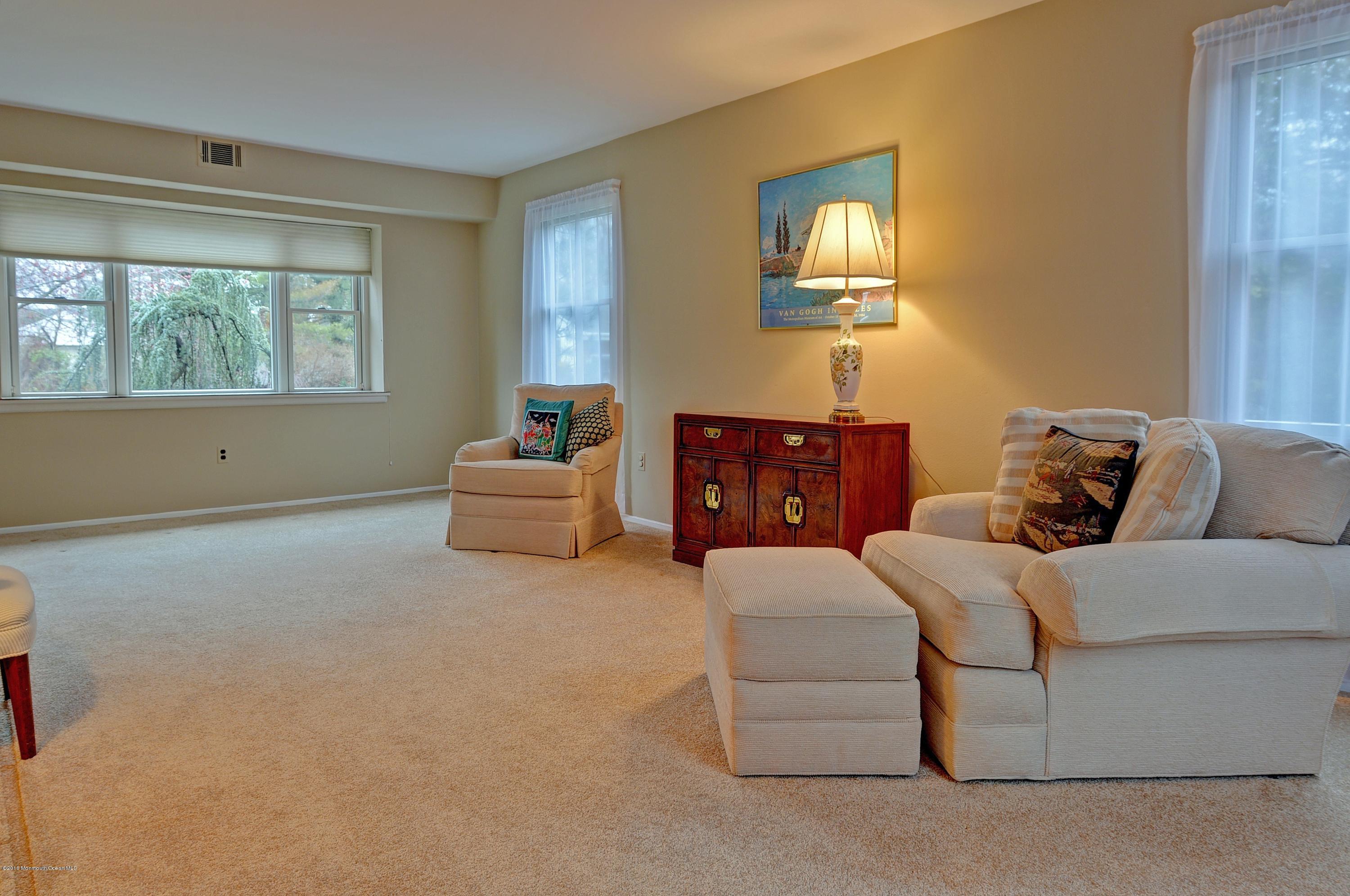 10 Concord Road Marlboro, NJ 07746 - Photo 7 of 26 008_Living