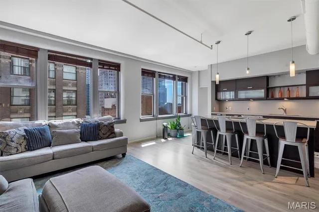 $262,000 | 915 Olive Street, Unit 911, St. Louis, MO 63101