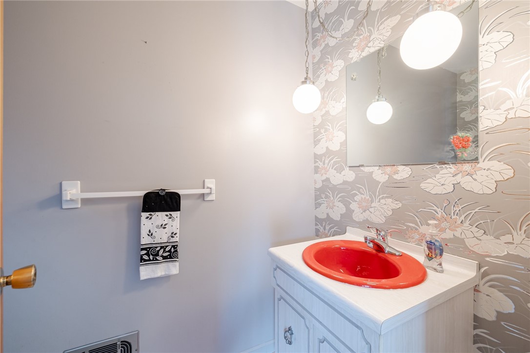 724 Shanlee Drive Webster, NY 14580 - Photo 5 of 32