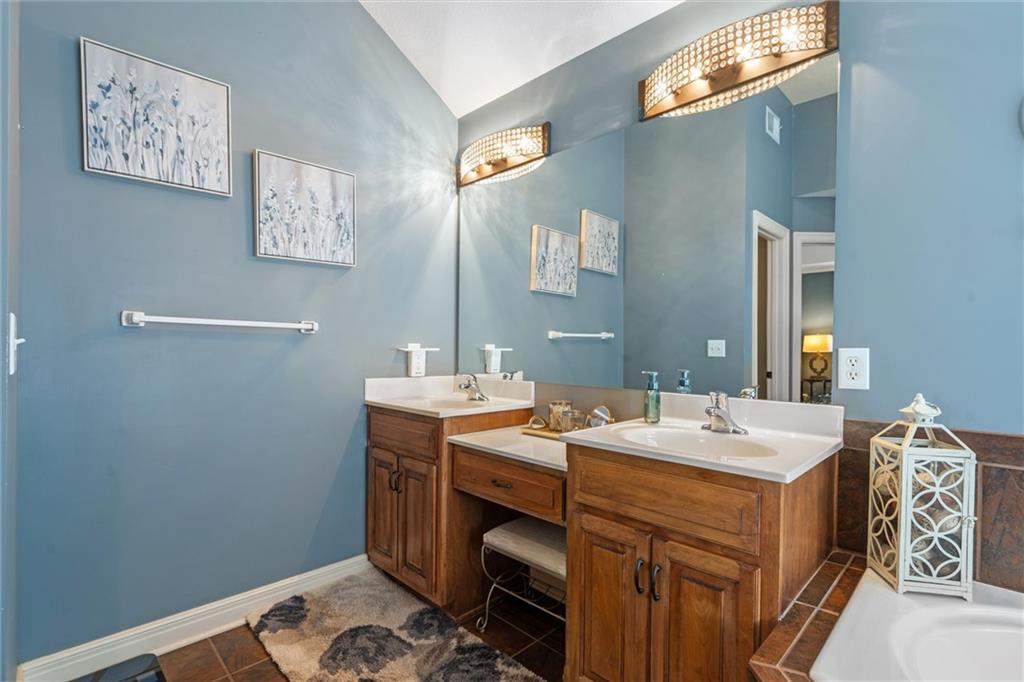 820 Southwest 35 Street Lee's Summit, MO 64082 - Photo 19 of 27