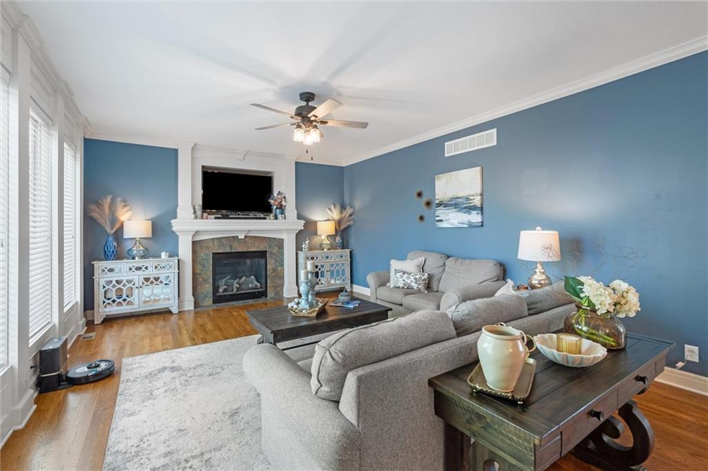 820 Southwest 35 Street Lee's Summit, MO 64082 - Photo 4 of 27