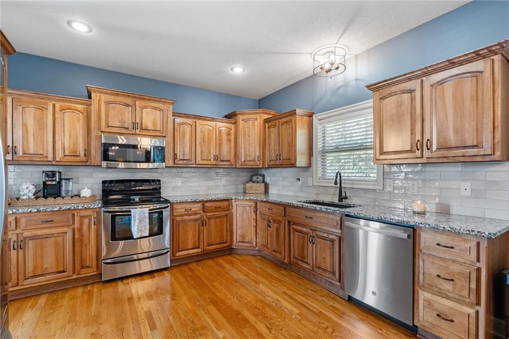 820 Southwest 35 Street Lee's Summit, MO 64082 - Photo 7 of 27