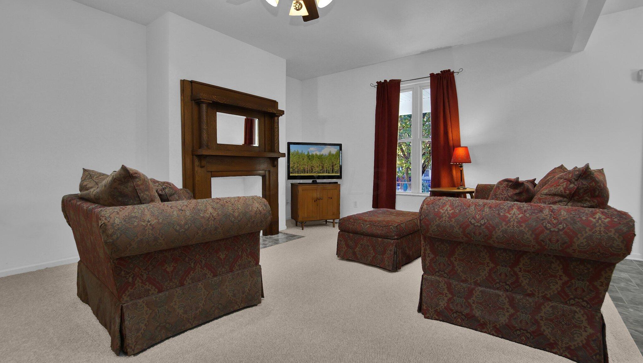 88 Reeb Avenue Columbus, OH 43207 - Photo 6 of 31 Living Room