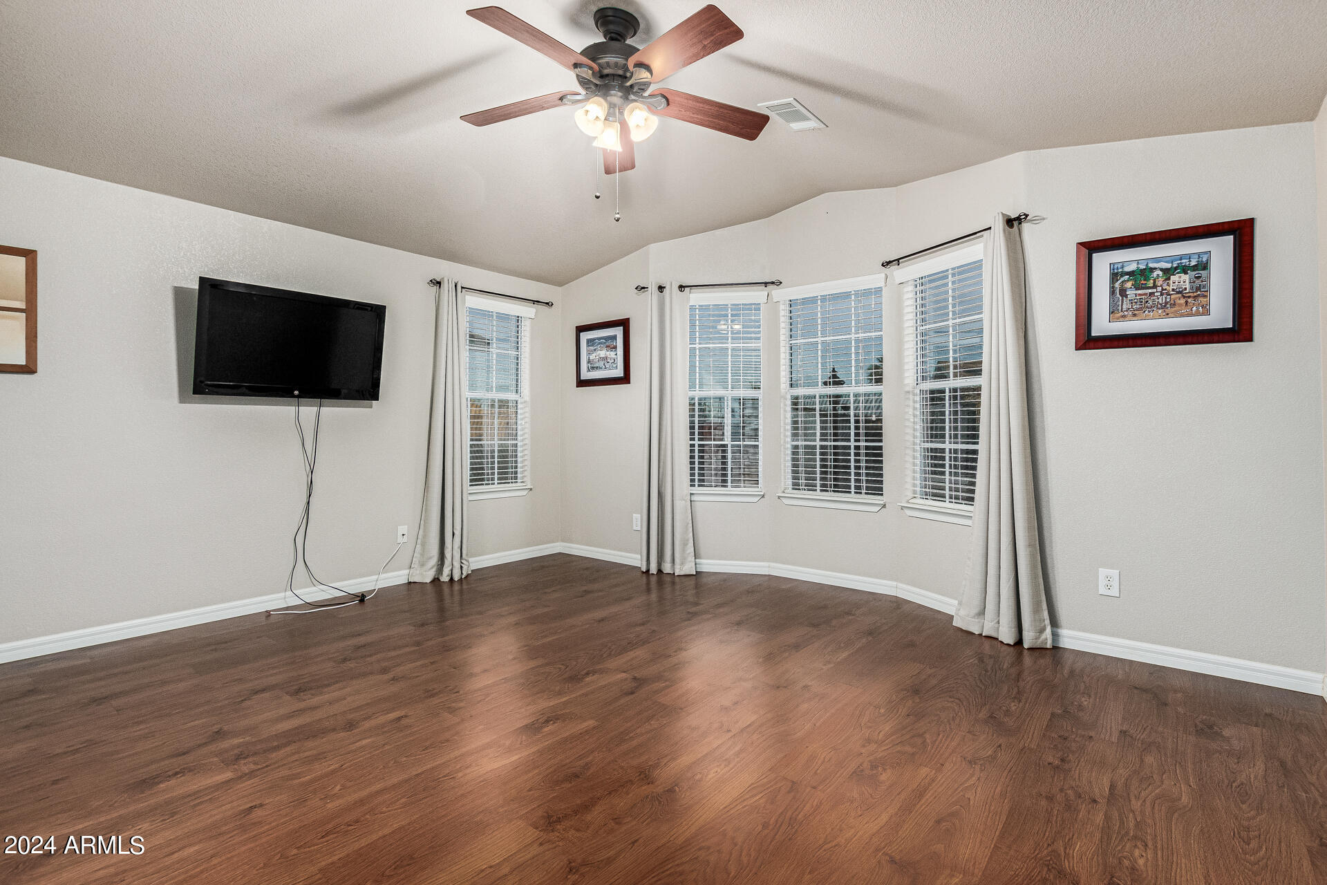 3301 South Goldfield Road, Unit 4037 Apache Junction, AZ 85119 - Photo 26 of 36 a view of a livingroom with a flat screen tv