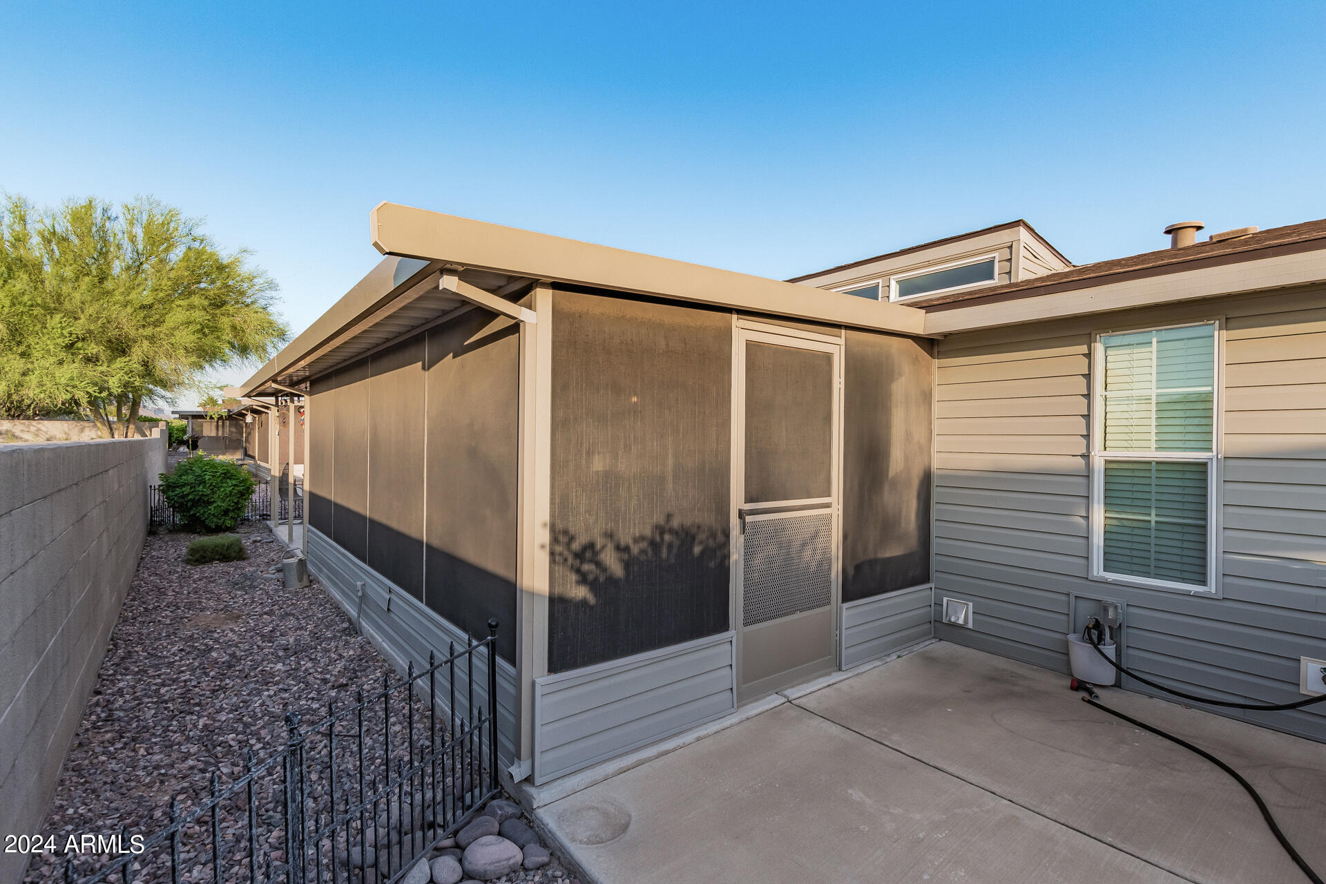 3301 South Goldfield Road, Unit 4037 Apache Junction, AZ 85119 - Photo 34 of 36 a backyard of a house