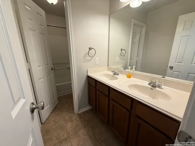 $299,900 | 122 Carmel Drive, Cibolo, TX 78108