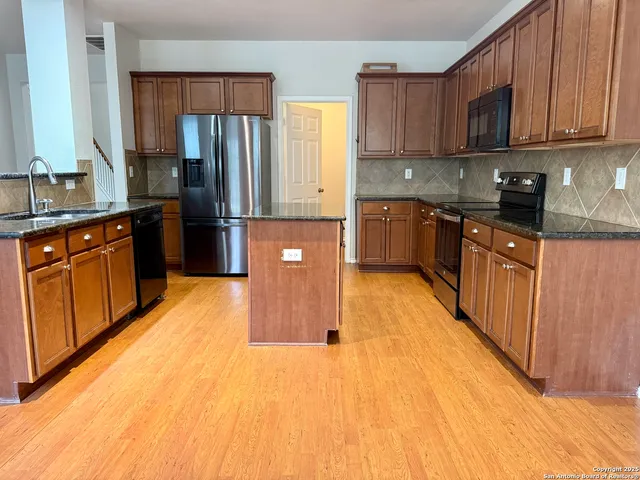 $299,900 | 122 Carmel Drive, Cibolo, TX 78108