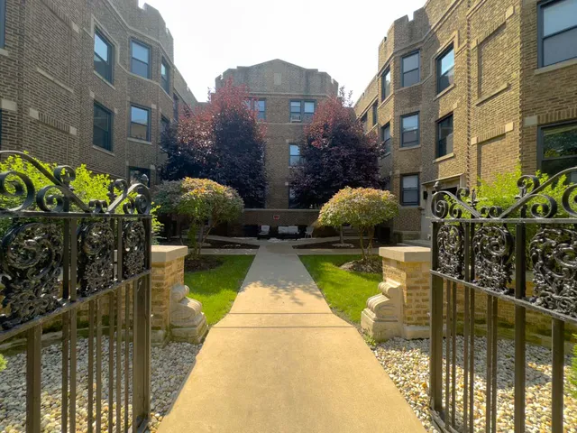 $2,297 | 637 West Cornelia Avenue, Unit 3W, Chicago, IL 60657