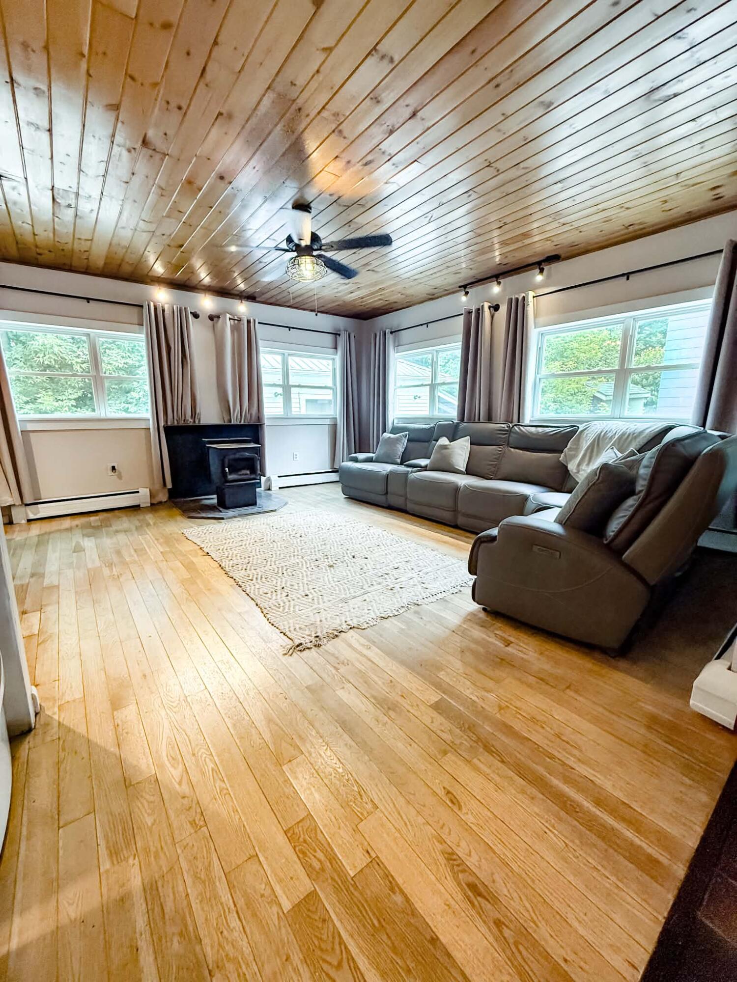 179 Grove Street Bangor, ME 04401 - Photo 5 of 48 Living Room