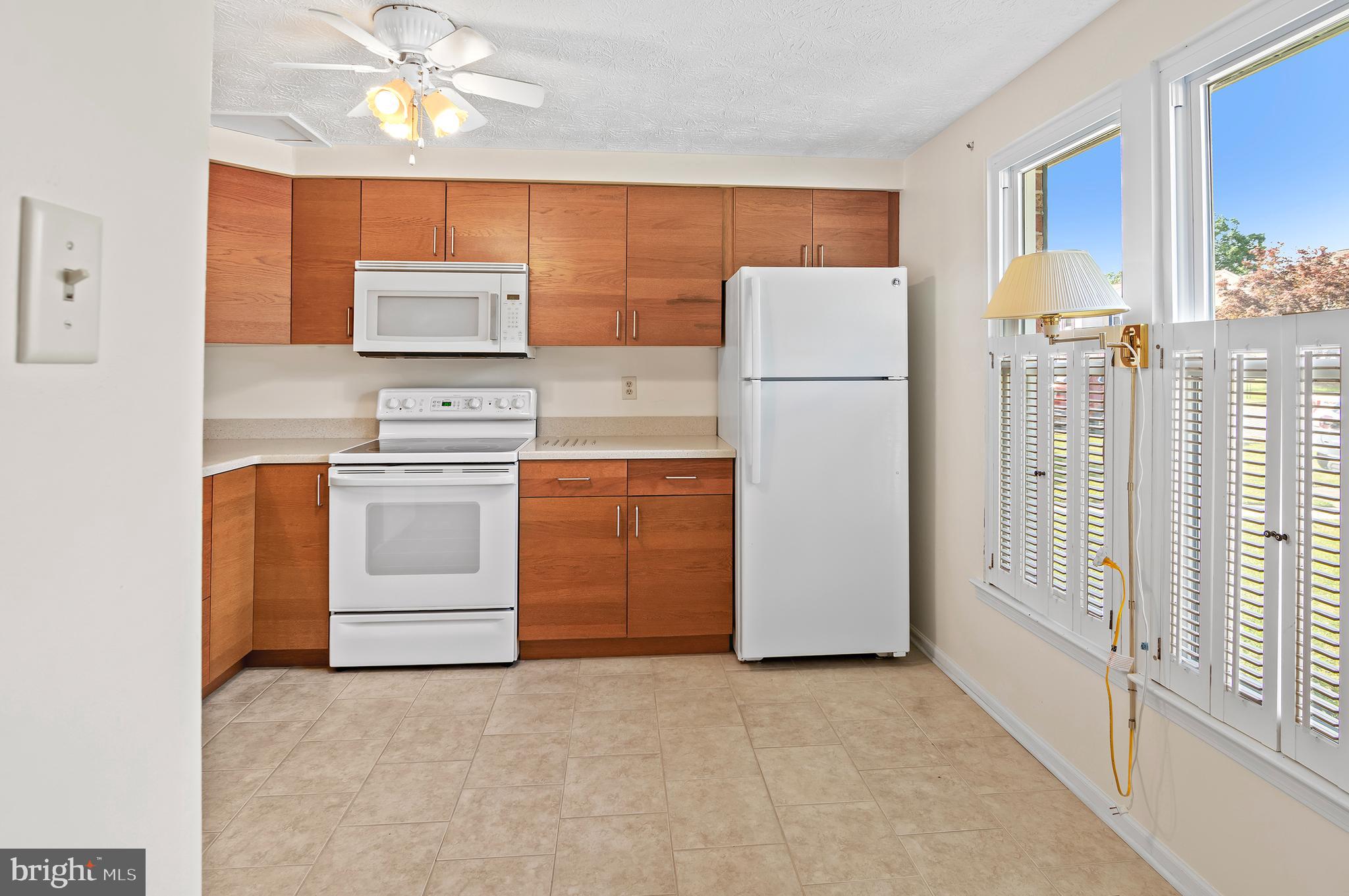 8508 Rhuddlan Road Nottingham, MD 21236 - Photo 3 of 28 White Appliances